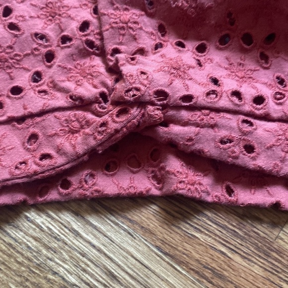 American Eagle Eyelet Top Size Medium NWT - Picture 5 of 7